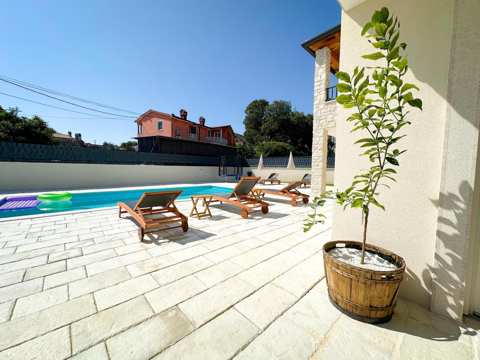 Gaudeo With Pool And Ev Station Nova Vas (Brtonigla)