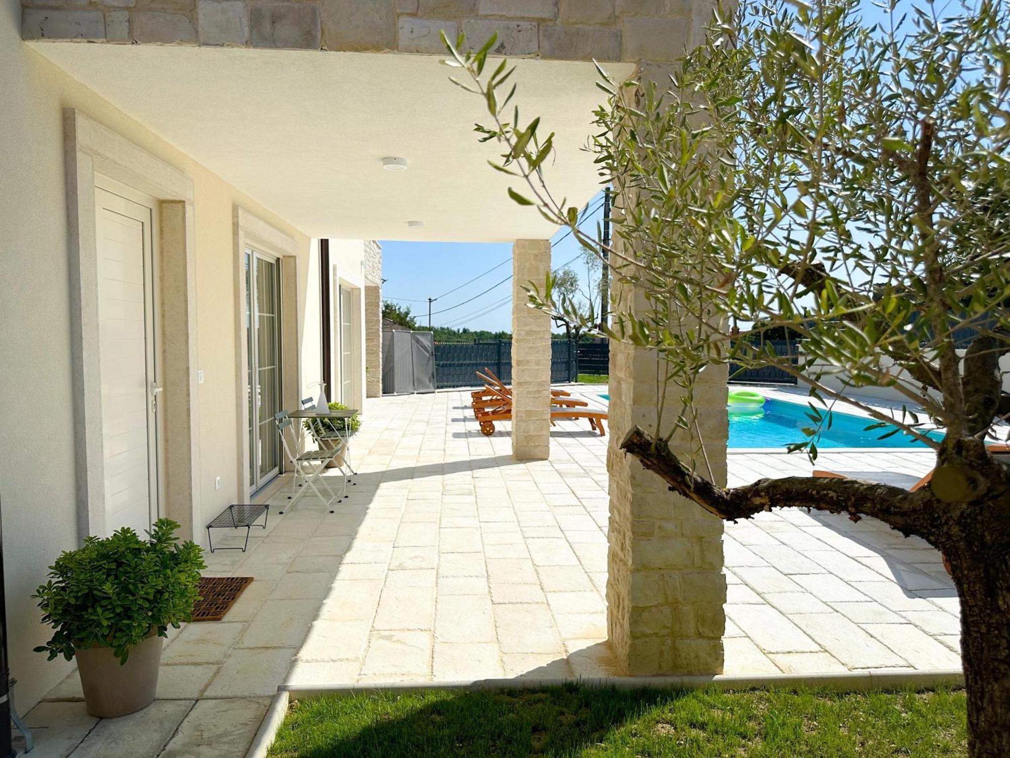 Gaudeo With Pool And Ev Station * Nova Vas (Brtonigla)