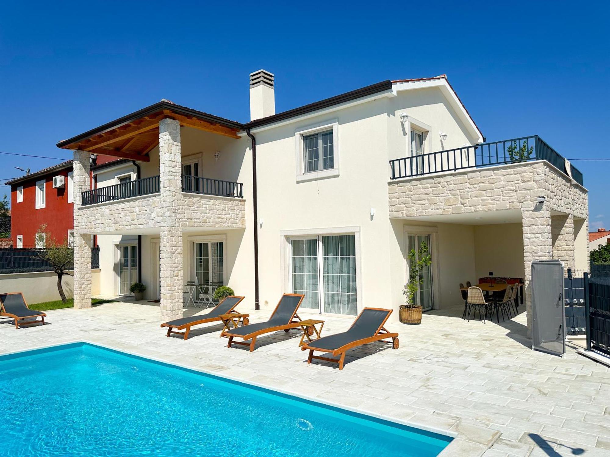 Gaudeo With Pool And Ev Station