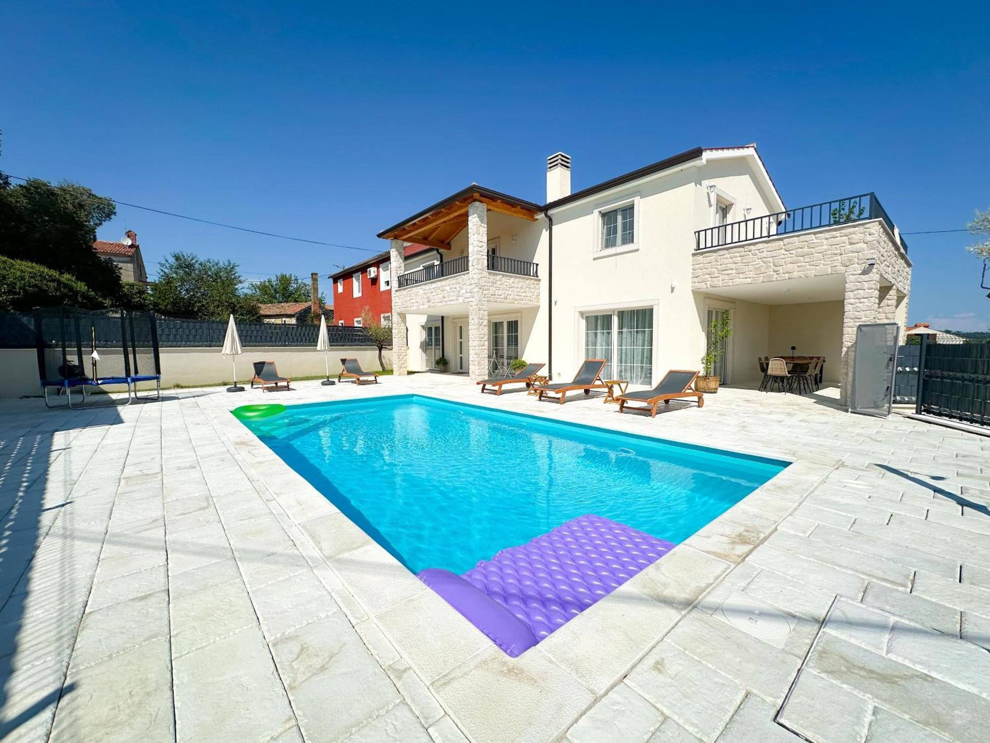 Gaudeo With Pool And Ev Station *